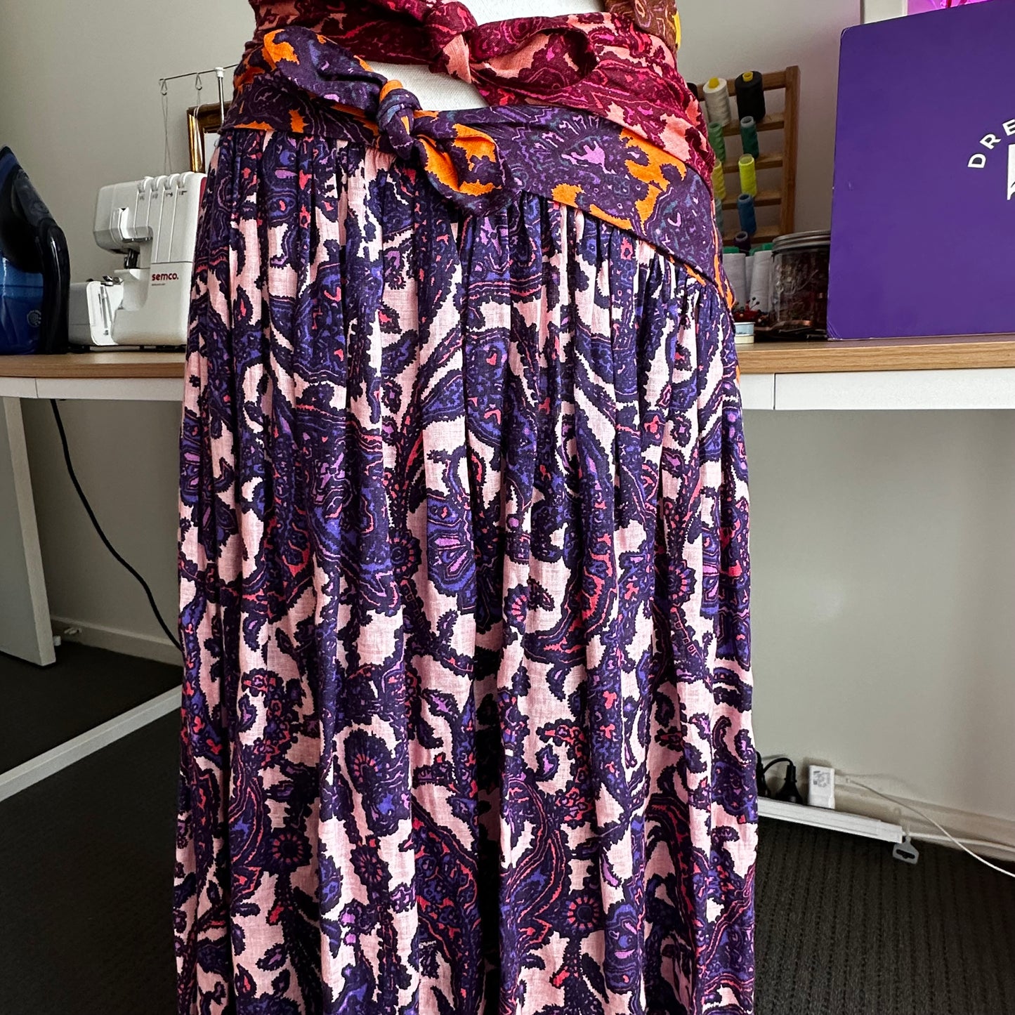 Tiggy Bow Midi Dress in Spliced Paisley